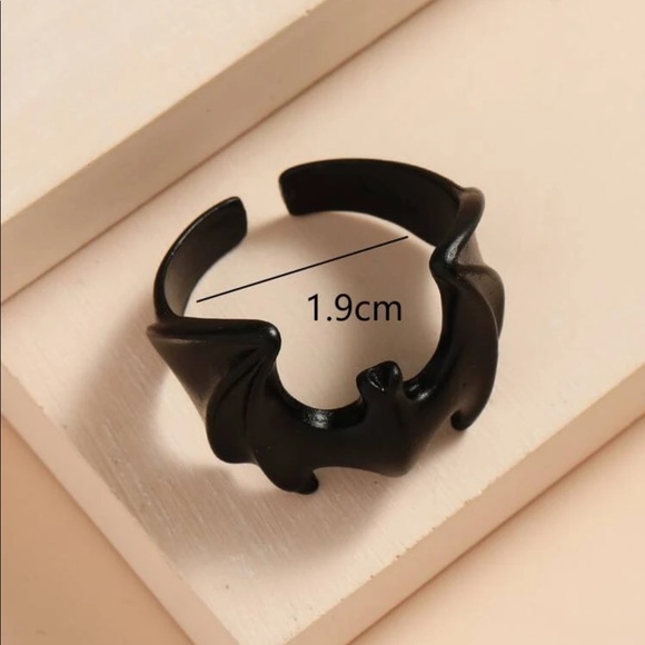 Halloween Bat Ring - Picture 4 of 4